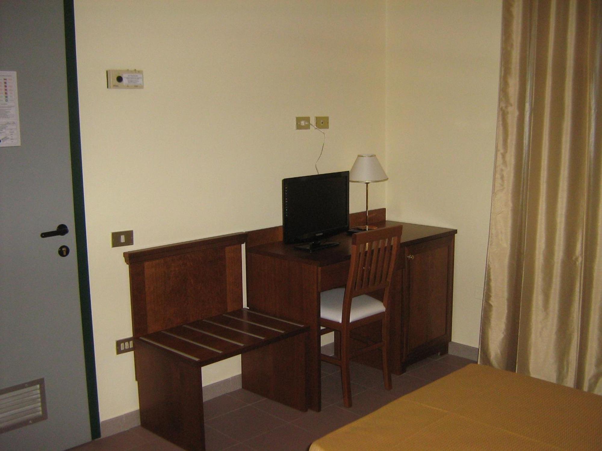 Hostiliae Ciminiera Hotel Ostiglia Bagian luar foto