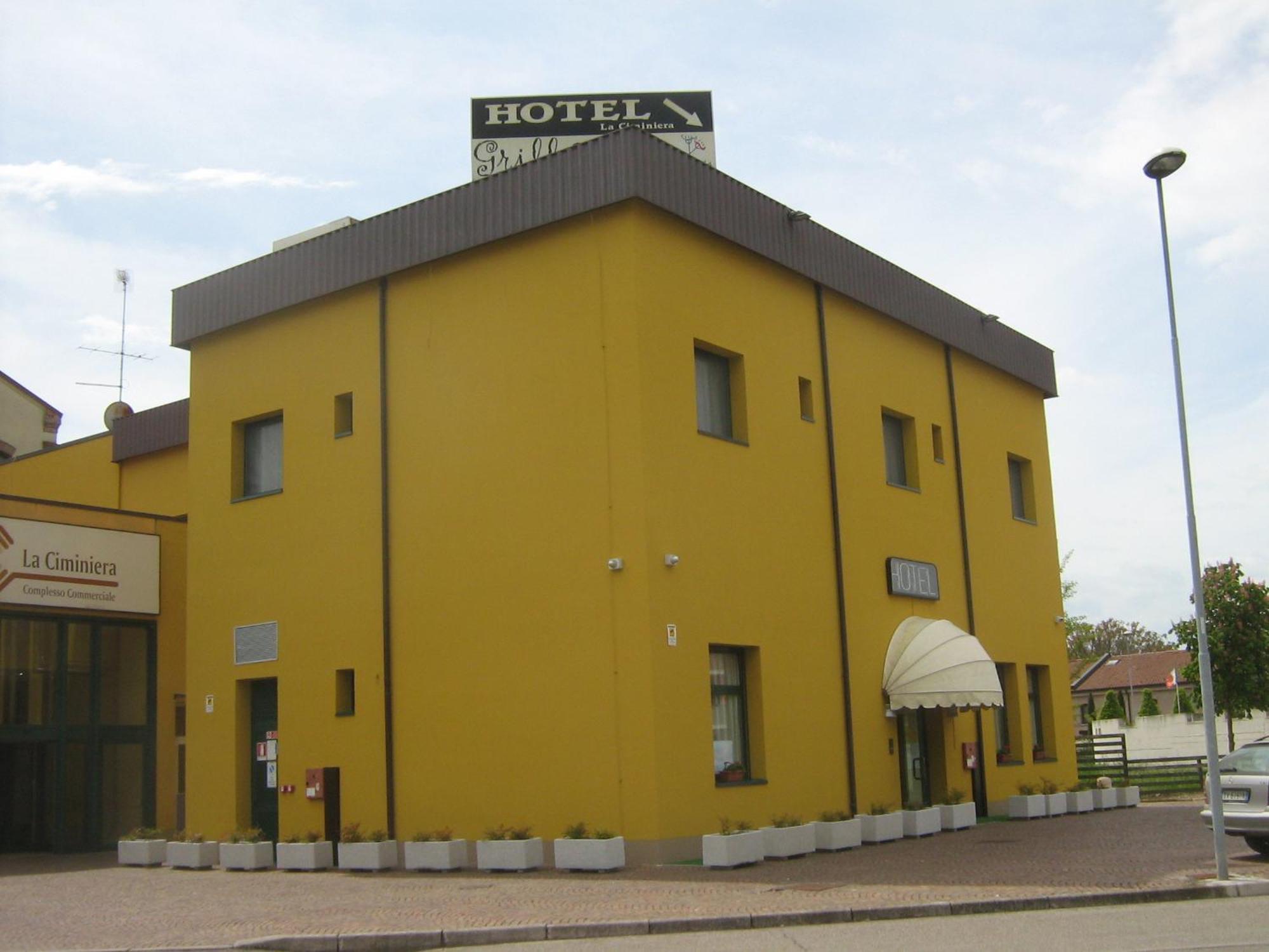 Hostiliae Ciminiera Hotel Ostiglia Bagian luar foto
