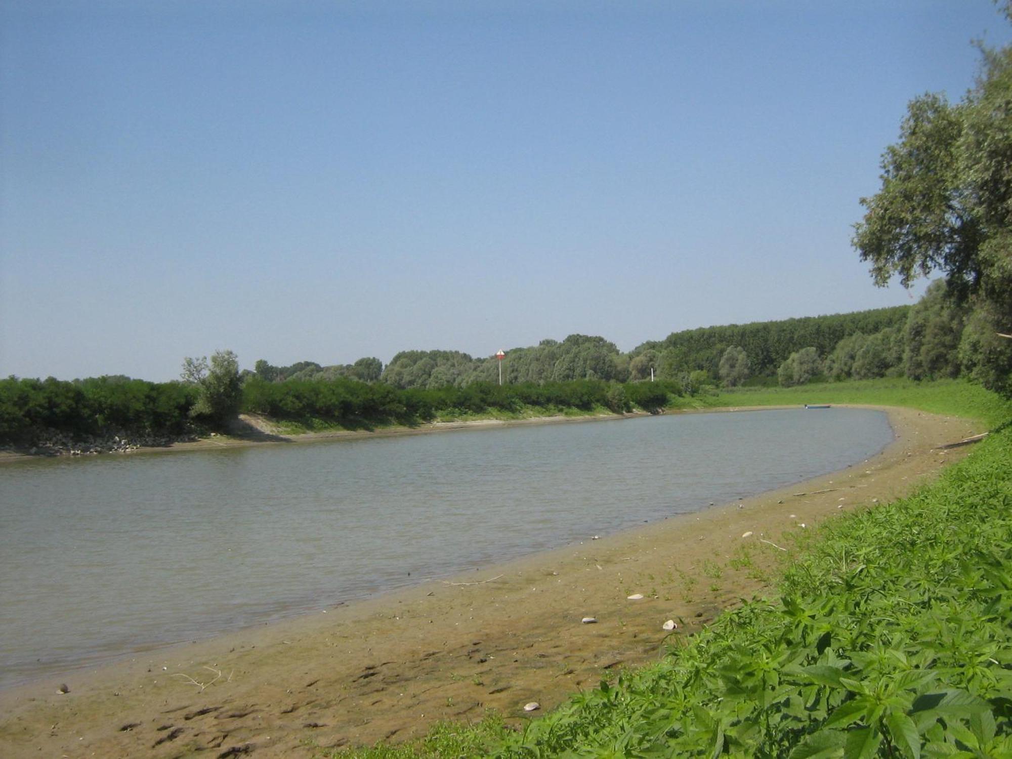 Hostiliae Ciminiera Hotel Ostiglia Bagian luar foto