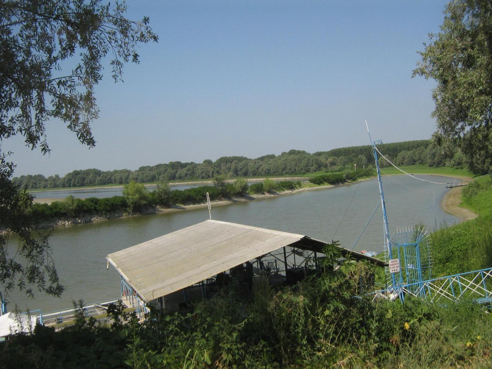 Hostiliae Ciminiera Hotel Ostiglia Bagian luar foto
