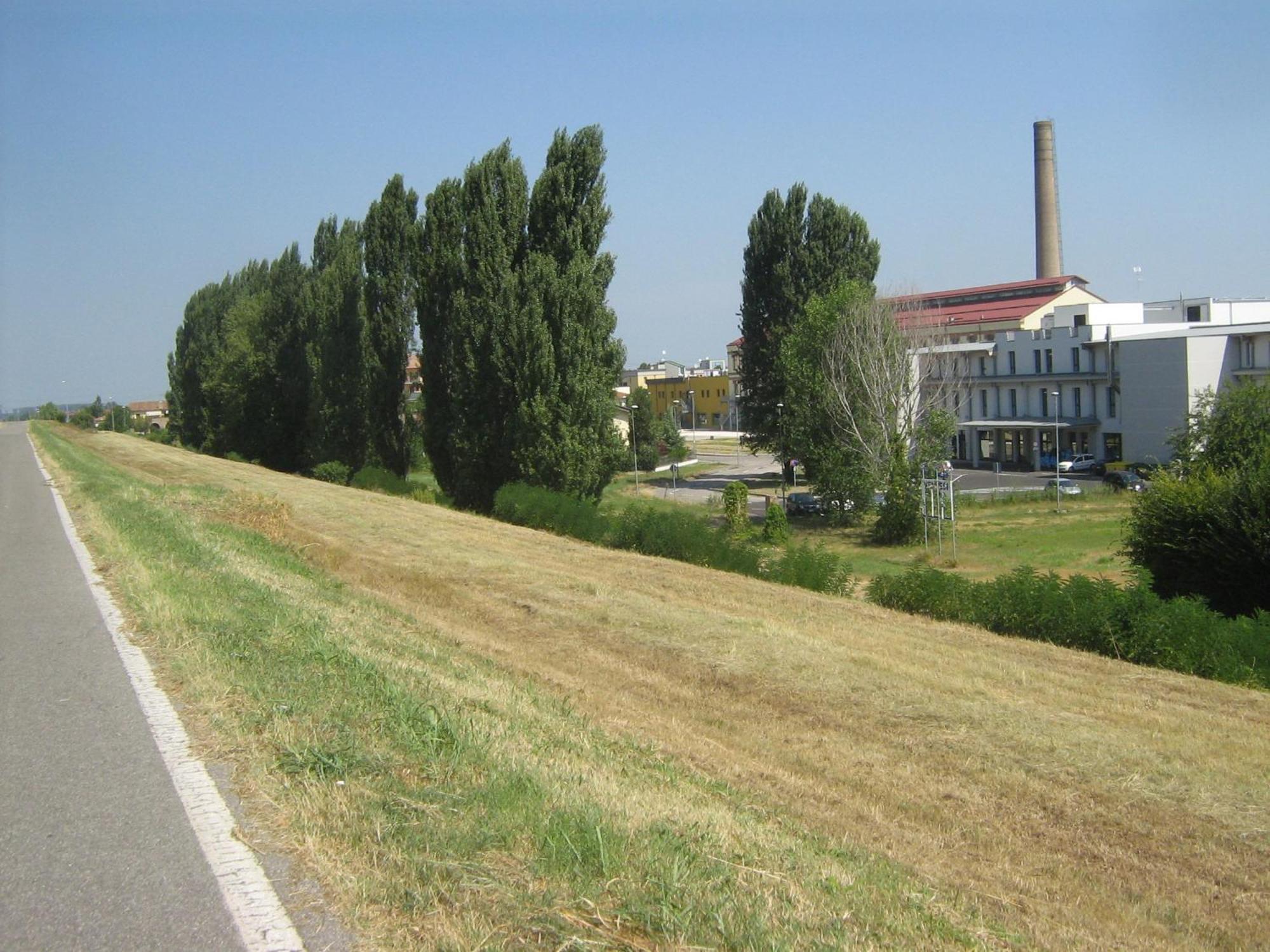 Hostiliae Ciminiera Hotel Ostiglia Bagian luar foto