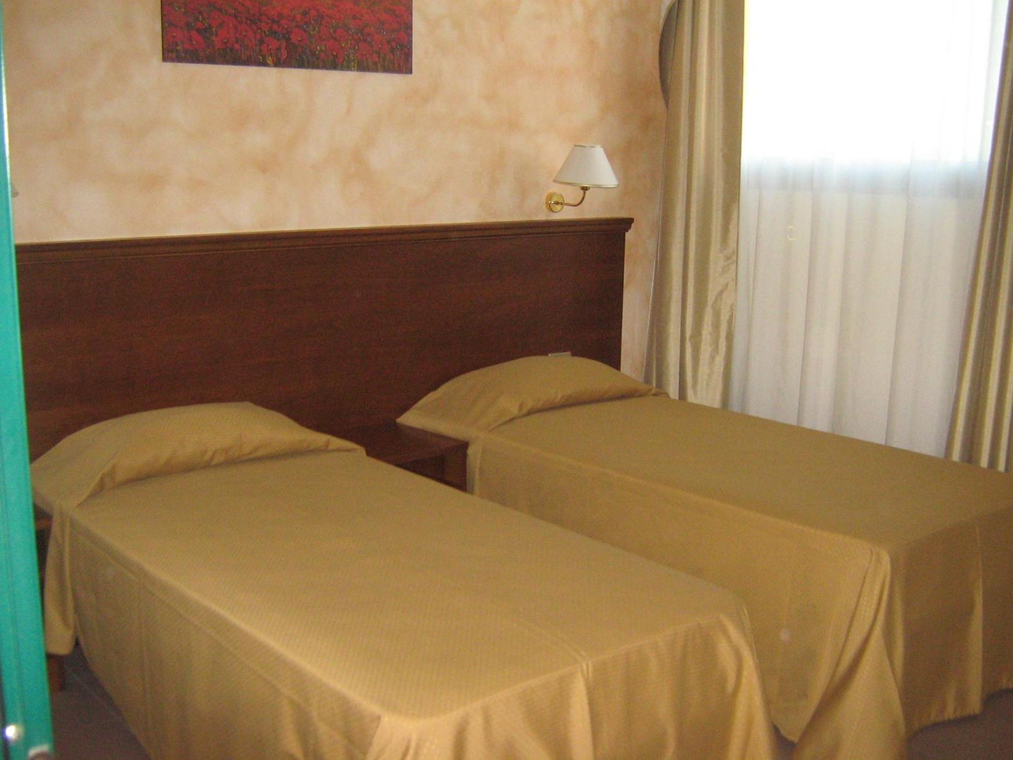 Hostiliae Ciminiera Hotel Ostiglia Bagian luar foto