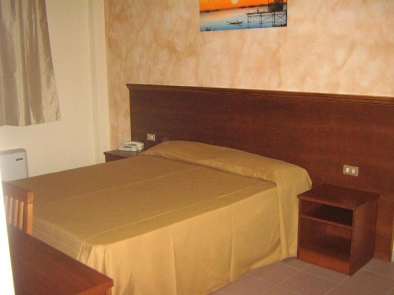Hostiliae Ciminiera Hotel Ostiglia Bagian luar foto