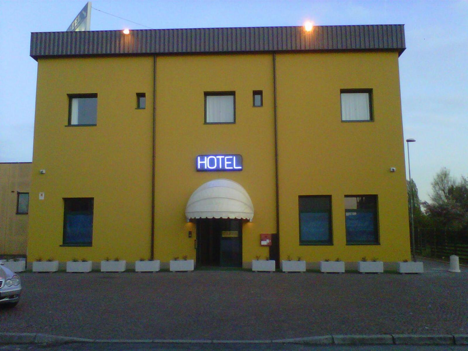 Hostiliae Ciminiera Hotel Ostiglia Bagian luar foto