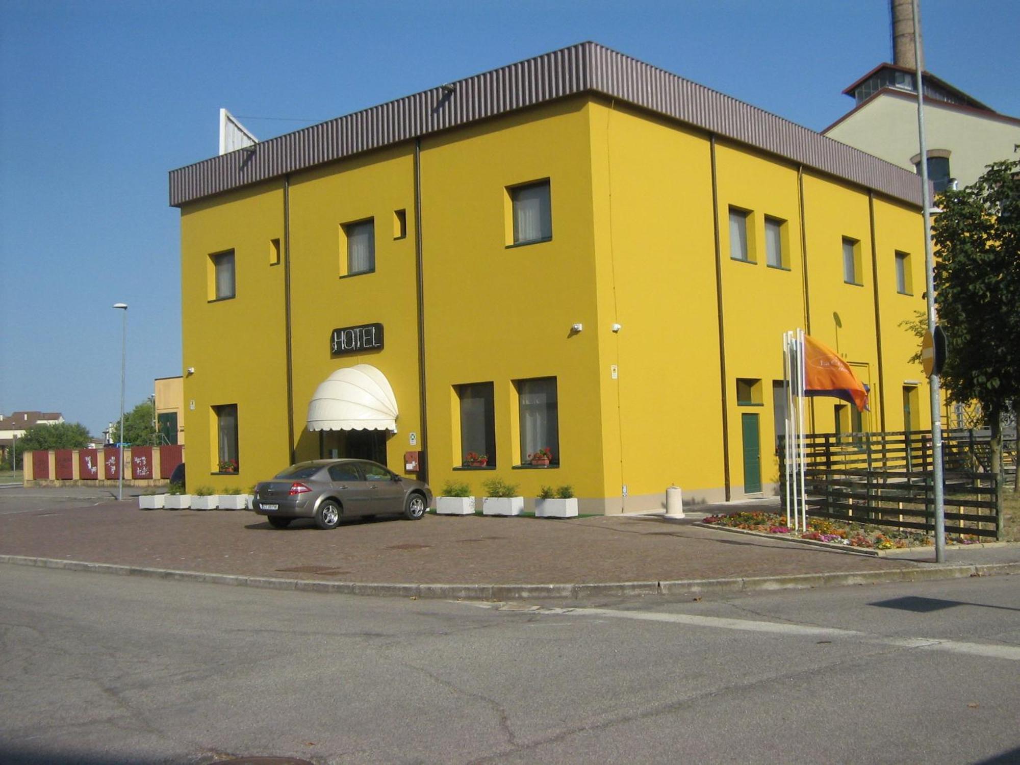 Hostiliae Ciminiera Hotel Ostiglia Bagian luar foto