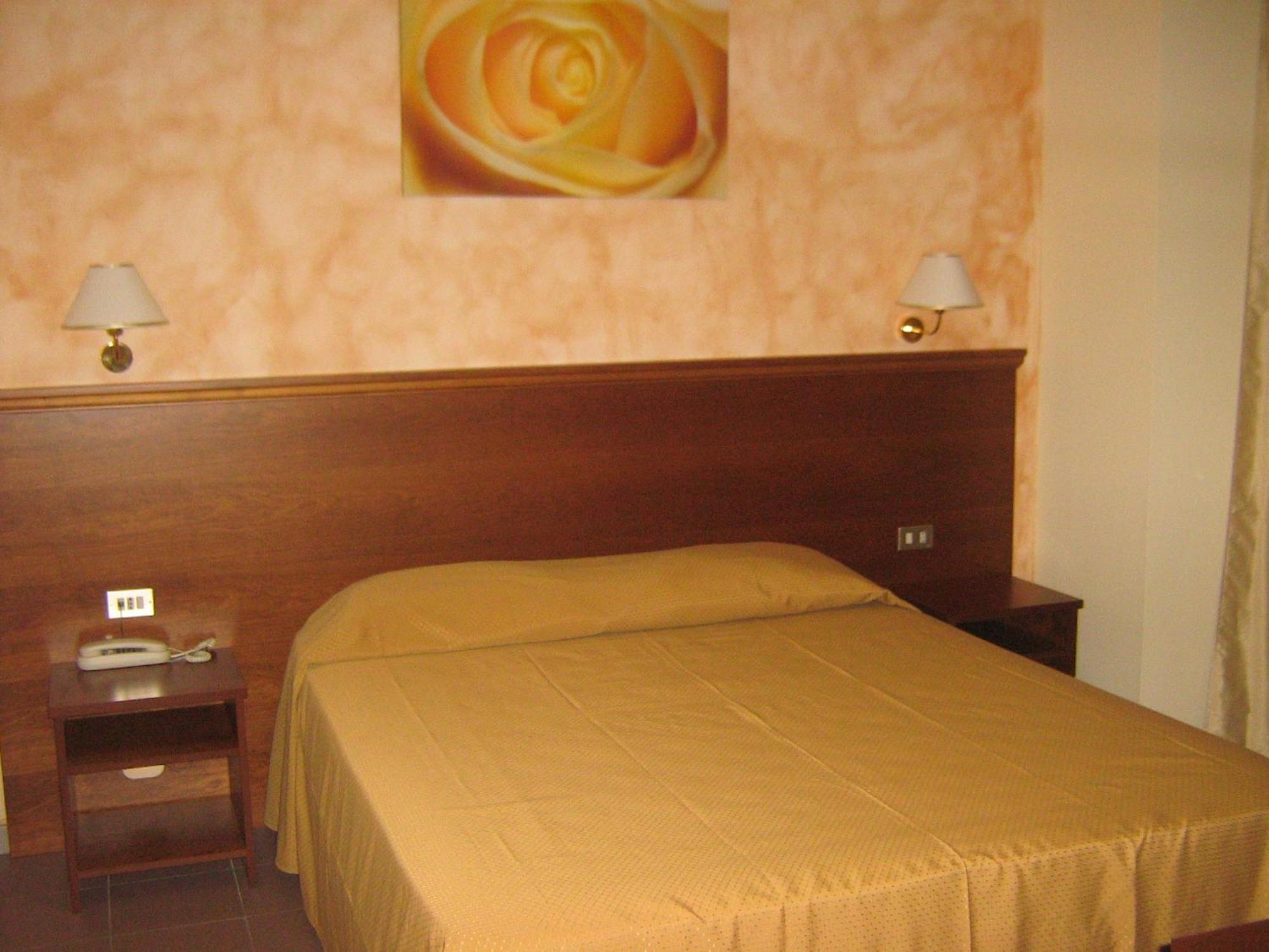 Hostiliae Ciminiera Hotel Ostiglia Bagian luar foto